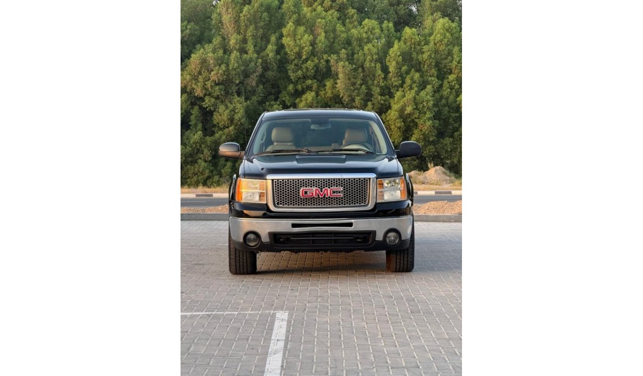 GMC Sierra HD GMC SIERRA DENALI 2013 GCC FULL OPTION