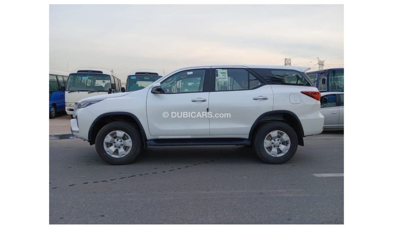 تويوتا فورتونر SR5 2023 A/T 4X4 , V4 2.7L Gasoline suv White color EXPORT ONLY