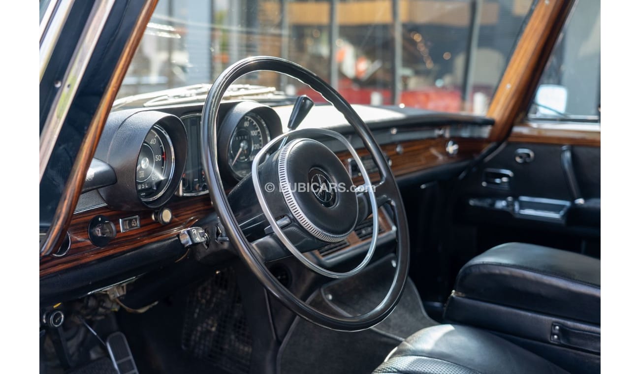 Mercedes-Benz 600 W100 SWB