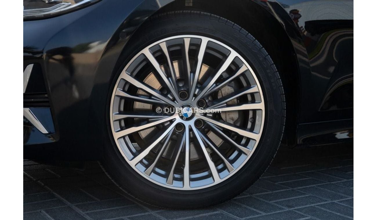 BMW 330i Exclusive 2.0L (258 HP) BMW 330i Exclusive 2019 GCC under Agency Warranty and Service Contract with 