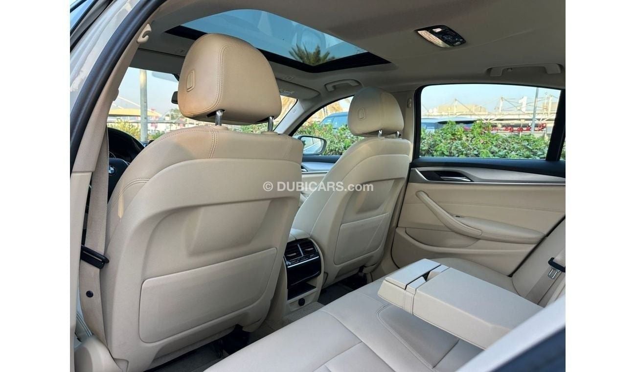 بي أم دبليو 520i Executive 1.6L Executive 2.0L BMW 520i / V4 / GCC / 2019 / Single Owner / Full Service History From