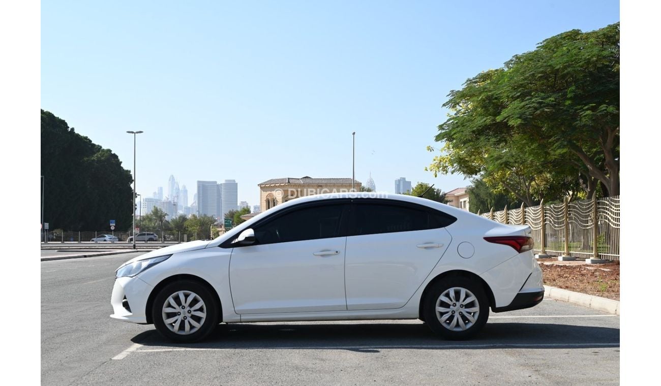 Hyundai Accent Base 1.6L (138 HP) 0% DP - LOW MILEAGE -HYUNDAI ACCENT 1.6 2021 - ORIGINAL PAINT - GCC SPECS - MINT