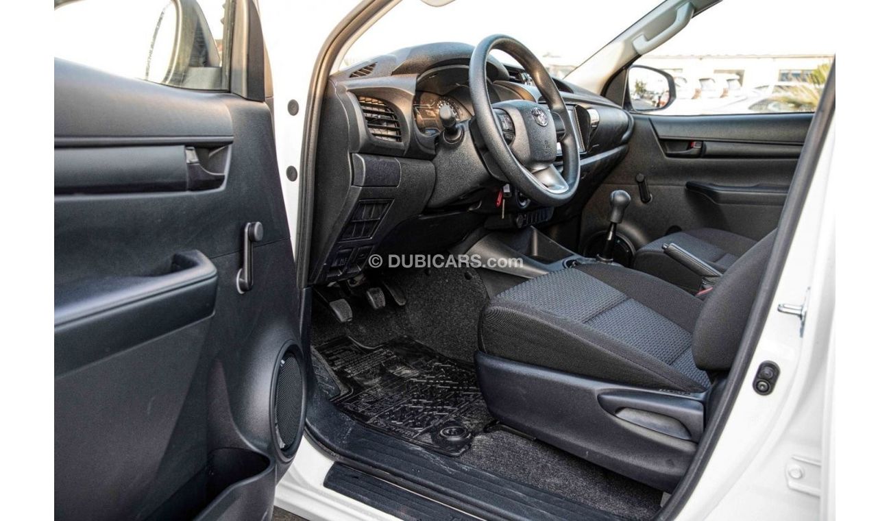 Toyota Hilux 2022 Toyota Hilux 4x4 DC 2.8 D MT - White inside black