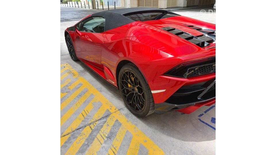 Used Lamborghini Huracan Evo 2021 for sale in Dubai - 606769