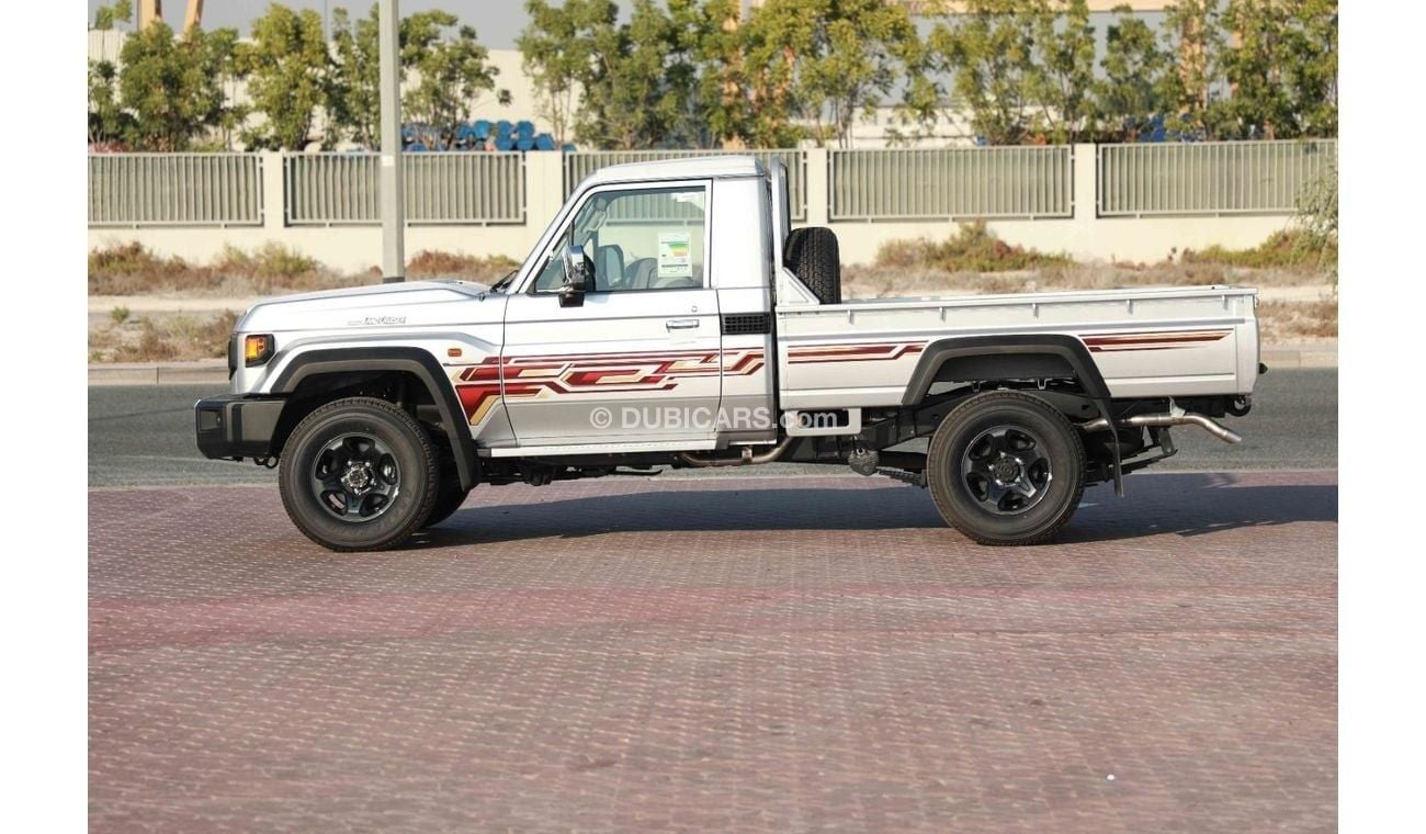 تويوتا لاند كروزر بيك آب 2024 Toyota LC79 Single Cab 4.0 - SILVER inside BEIGE | Export Only