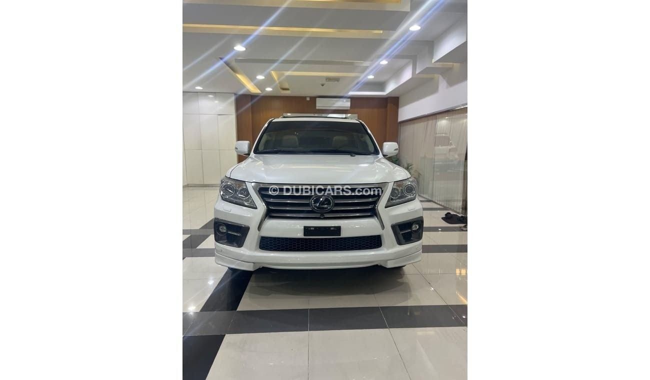 Lexus LX570 Platinum 5.7L model 2014 used like new GCC specifications only one owner