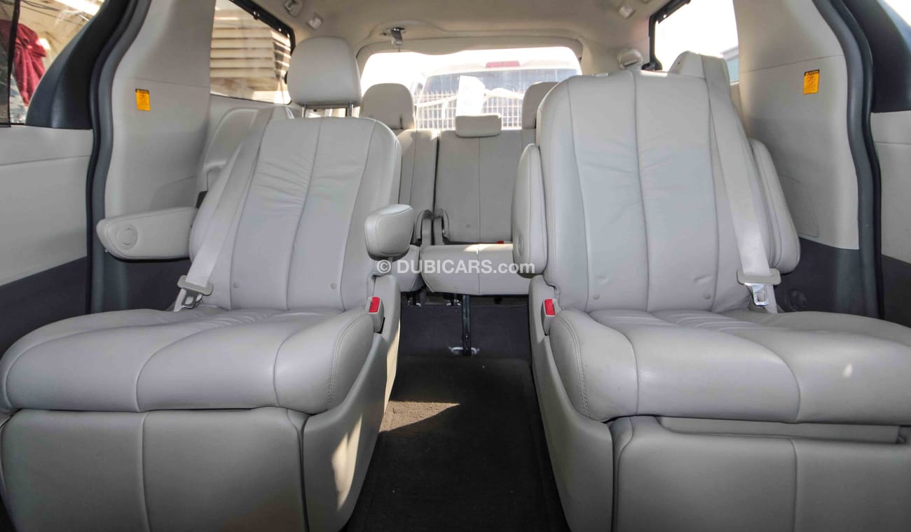 Used Toyota Sienna XLE 2011 for sale in Dubai - 124464