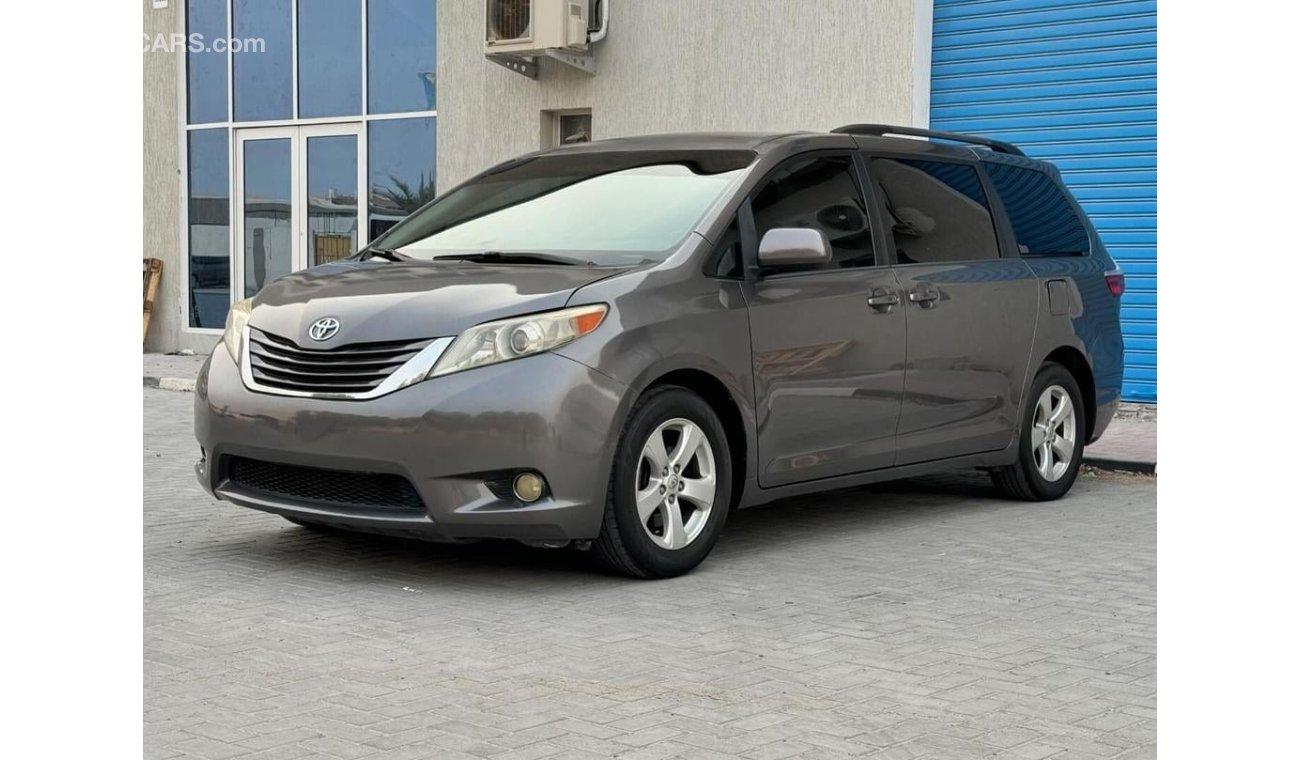 Toyota Sienna تويوتا سيينا LE وارد 2015