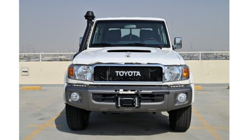 Toyota Land Cruiser Pick Up 79 Double Cab Pick up Truck V8 4.5L Diesel 4WD Manual Transmission