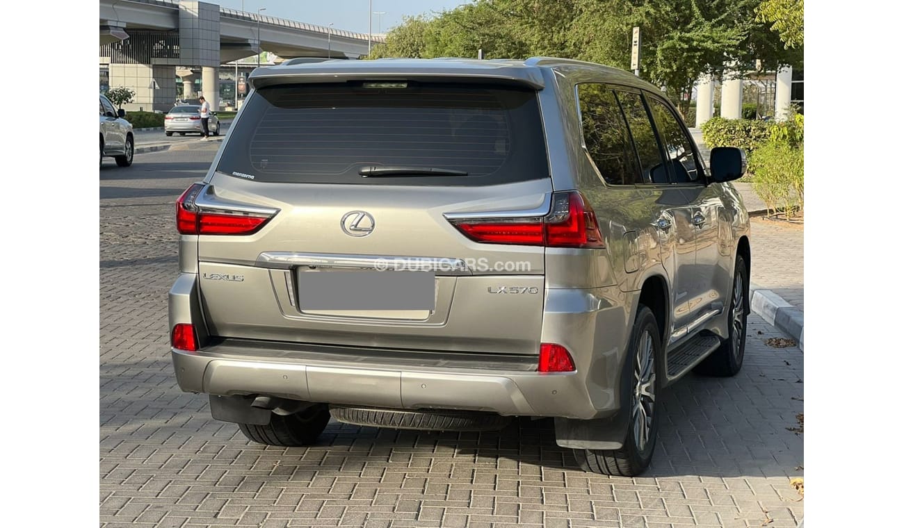 Lexus LX570 || FSH || Warranty til 2024 || Original Paint || GCC || Pristine Condition