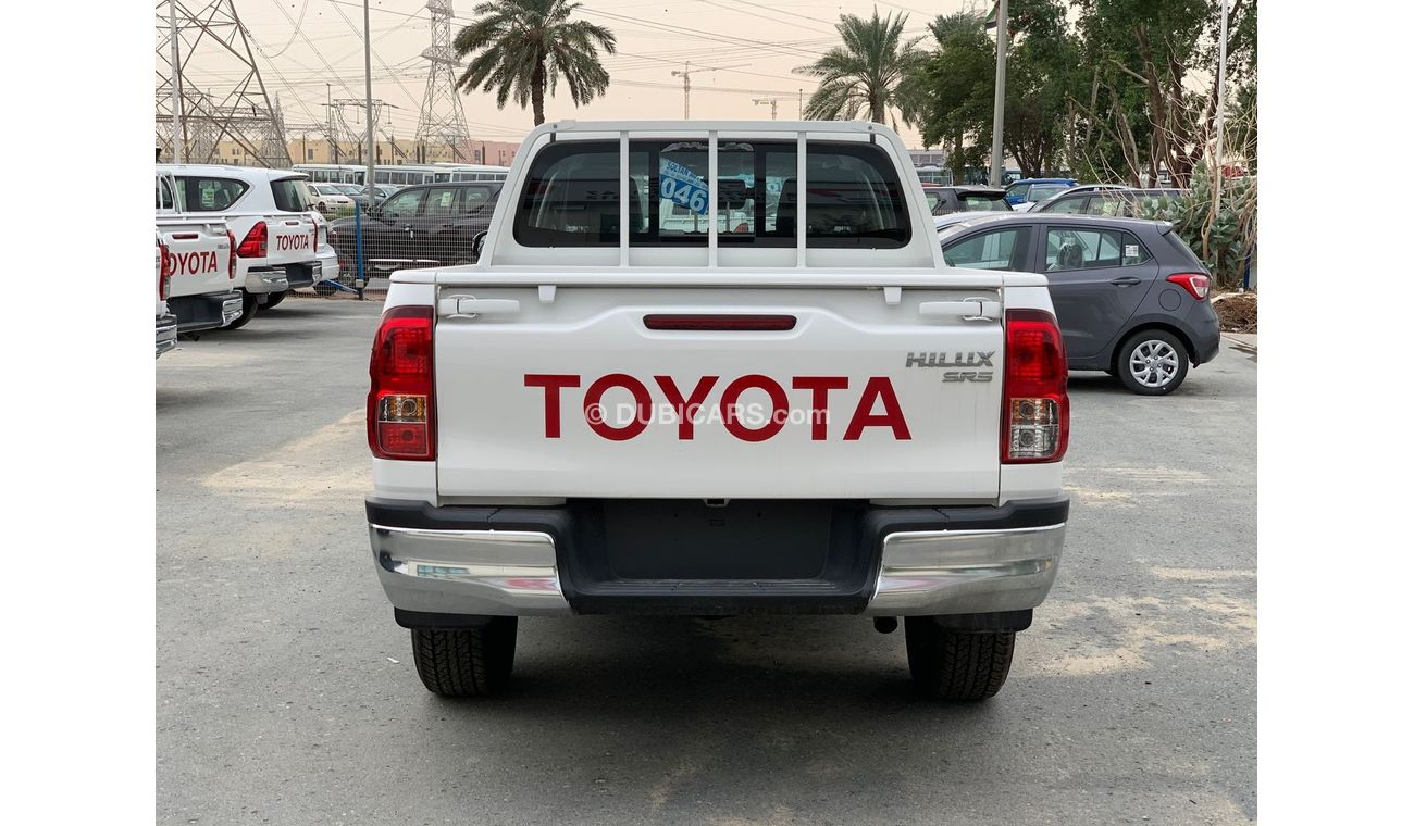 Toyota Hilux Pick Up 4x4 2.4L Diesel with Chrome Bumper