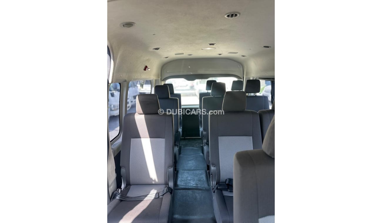 Toyota Hiace GL -High Roof Commuter 3.5L M/T