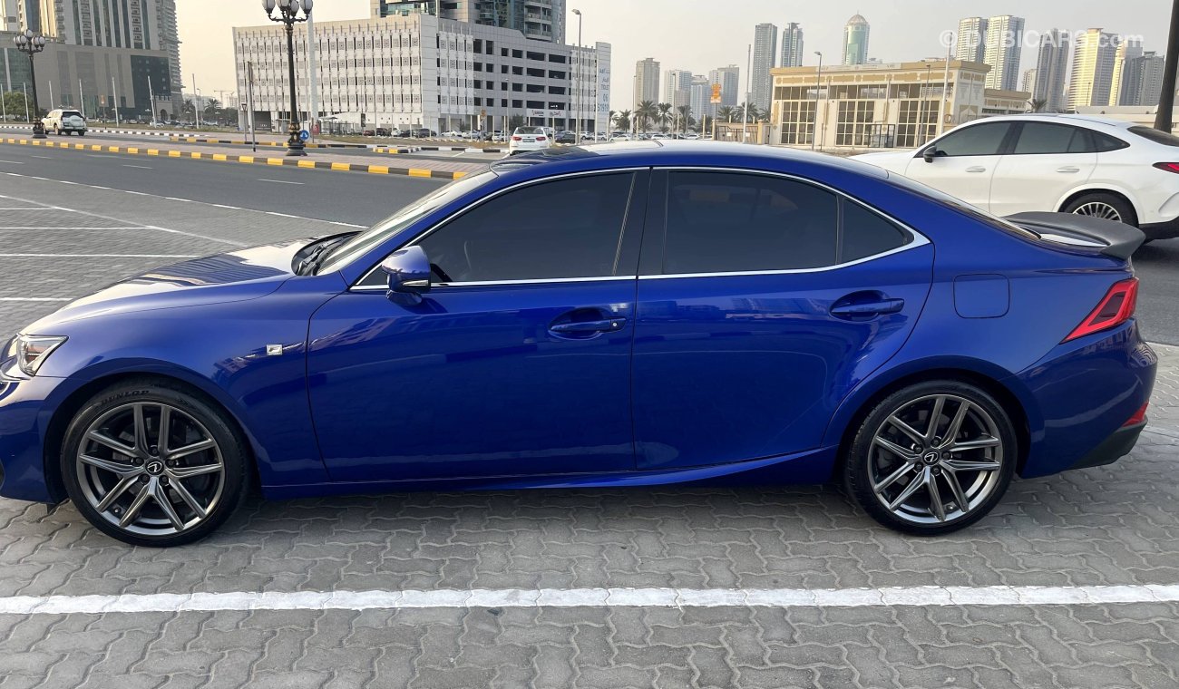 لكزس IS 300 F Sport 2.0L GCC