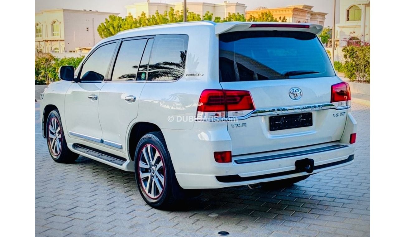 Toyota Land Cruiser 2019 VXR 5.7L 4WD Full Option Sunroof | Cool Box | Electric Seats | Leather Seats | Very Clean And P