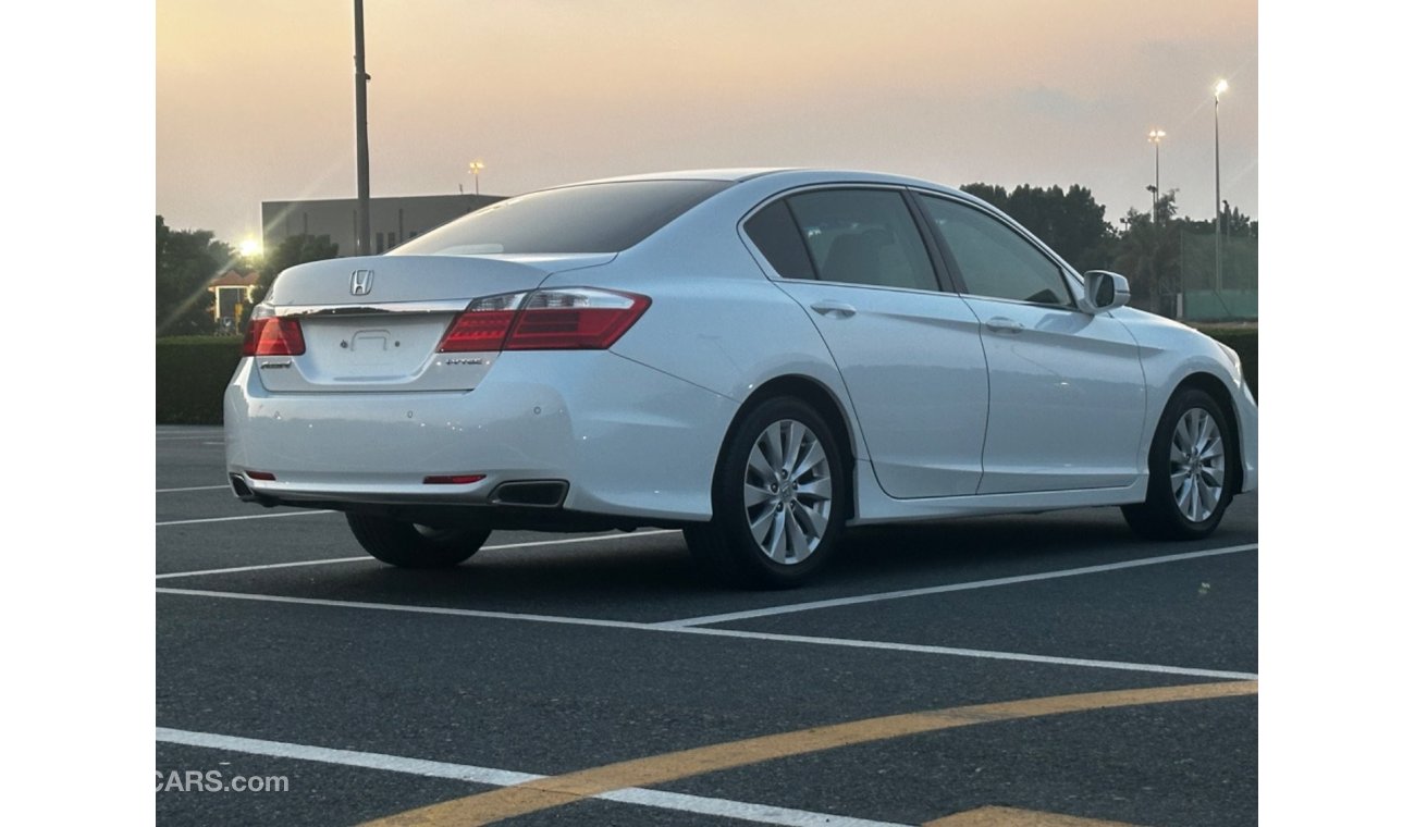 Honda Accord Sport MODEL 2016 GCC CAR PERFECT  CONDITION INSIDE AND OUTSIDE FULL OPTION SUN ROOF