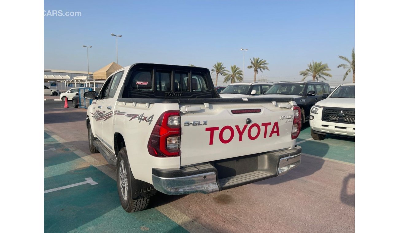 تويوتا هيلوكس 2.7 engine petrol  // 4x4 // full option // Saudi spec // model 2024