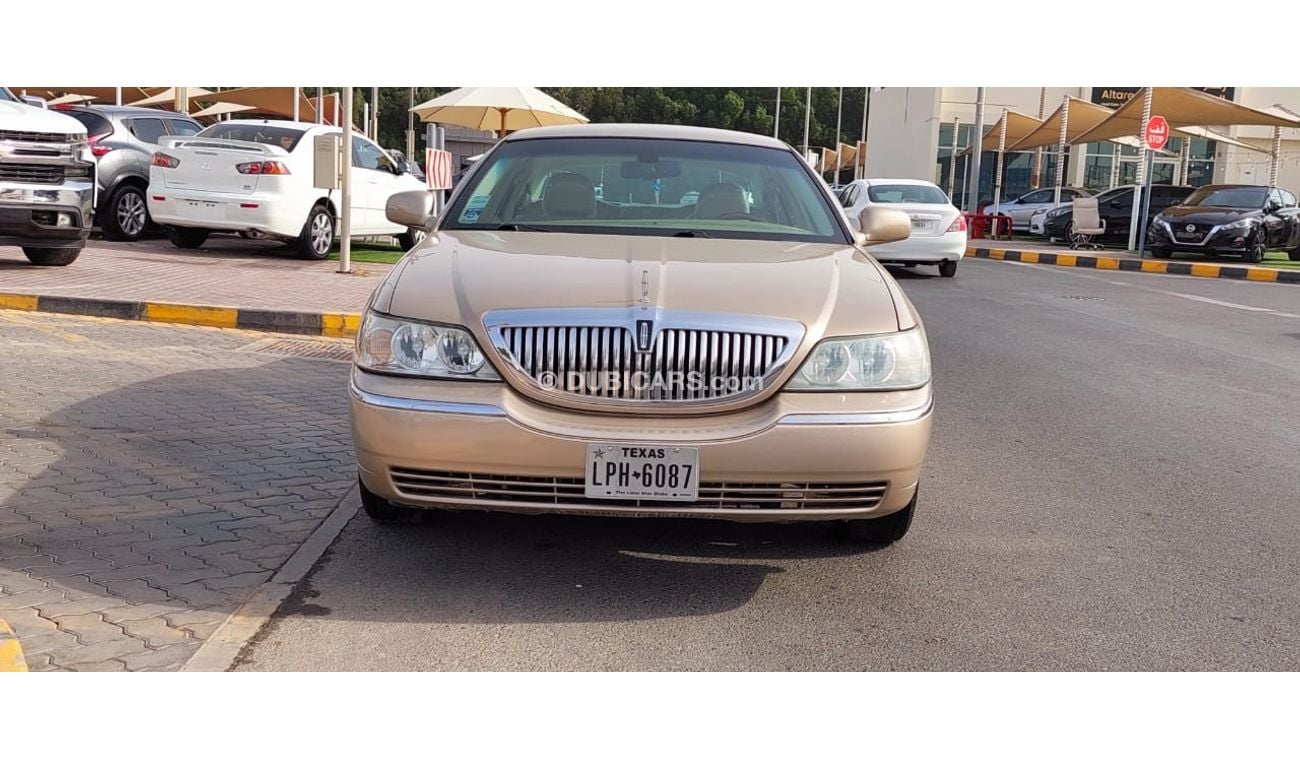 Lincoln Town Car very clean car