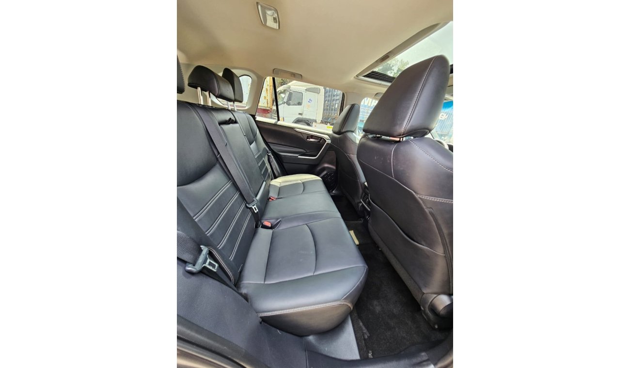 Toyota RAV4 Full options XLE premium