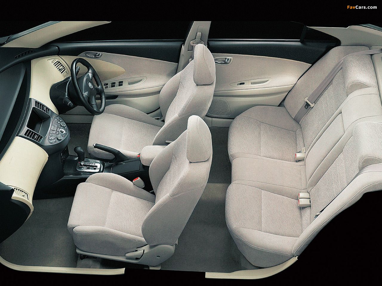 Nissan Primera interior - Seats