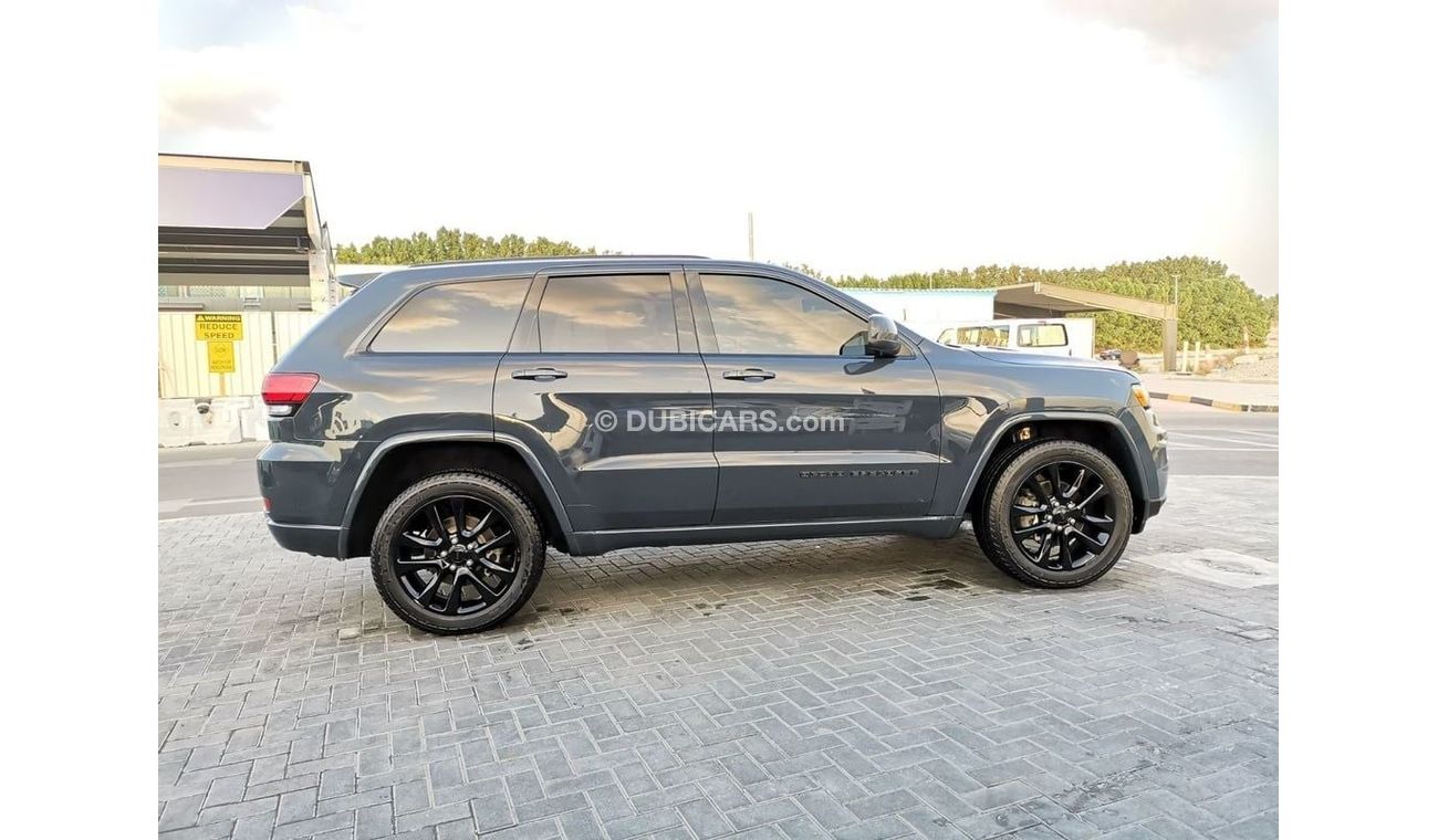 Jeep Grand Cherokee Laredo 3.6L Jeep Grand Cherokee Laredo - 2018 - Dark Grey