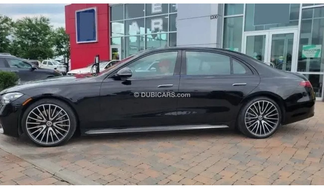 مرسيدس بنز S 580 محرك S580 4 Matic سعة 4.0 لتر V8 مع شاحن توربيني مزدوج