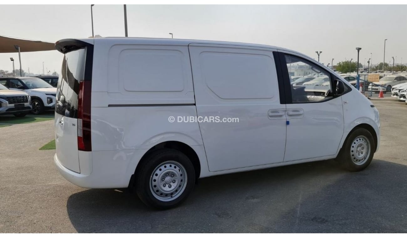 Hyundai Staria Staria Cargo Van - Automatic Transmission - Gasolin Engine 3.5 V6 - GCC