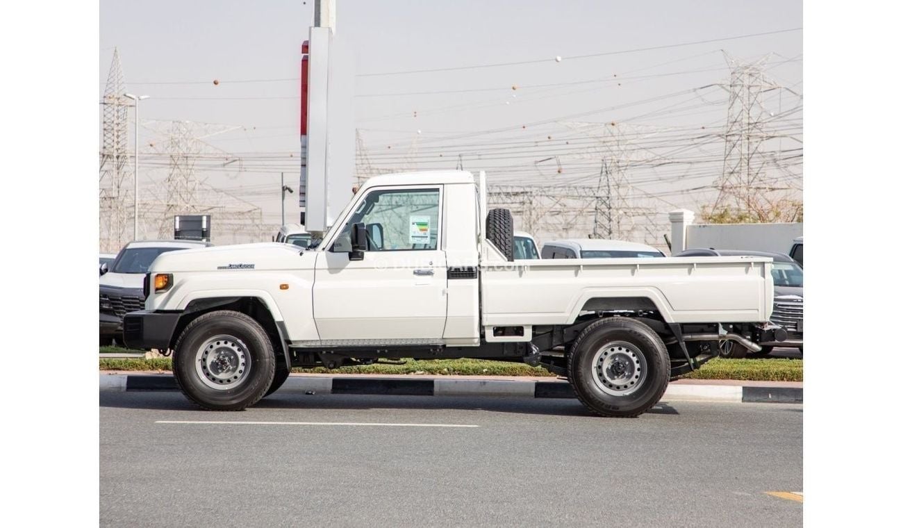 Toyota Land Cruiser Pick Up LC79 2.8 T/DSL STD-E A/T 4WD / GCC. For Local Registration +5%