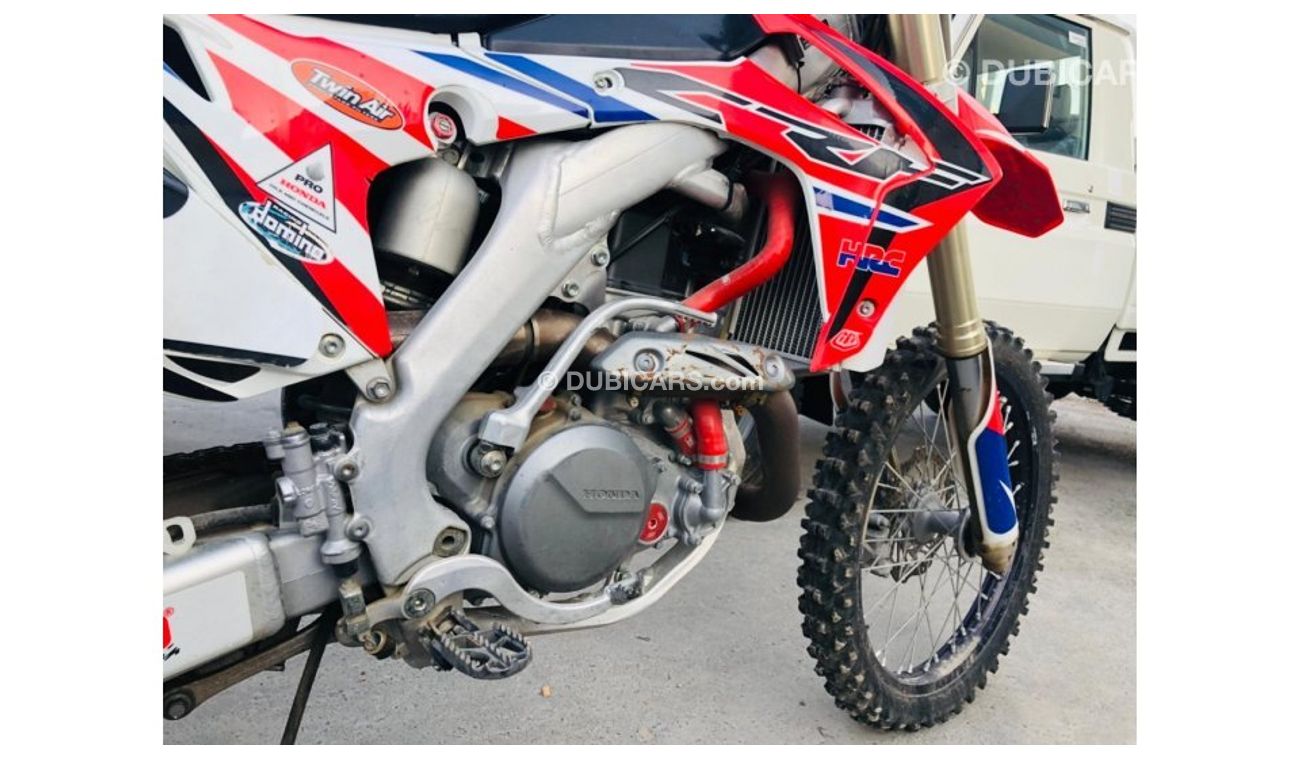 Honda CRF 450R DIRT BIKE IN MINT CONDITION