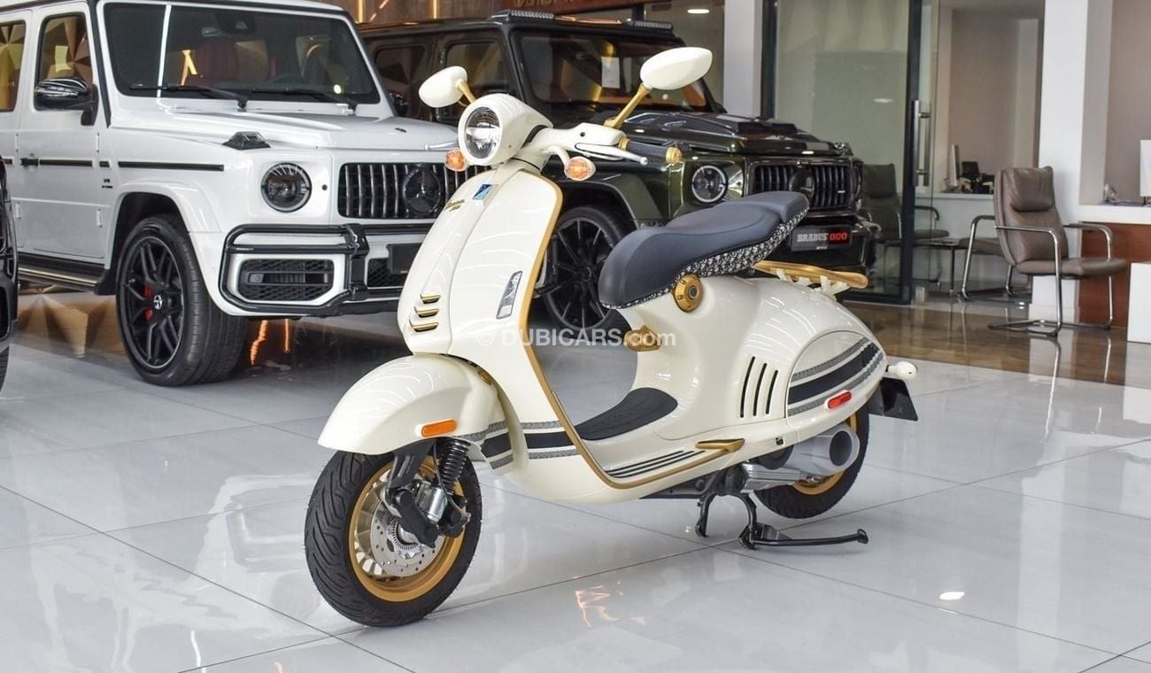 Vespa 946  Christian Dior Edition VESPA 946 CHRISTIAN DIOR 2022 (ONLY 946 PIECES IN THE WORLD)