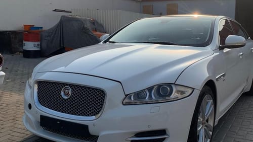 Jaguar XJ Luxury LWB 3.0L