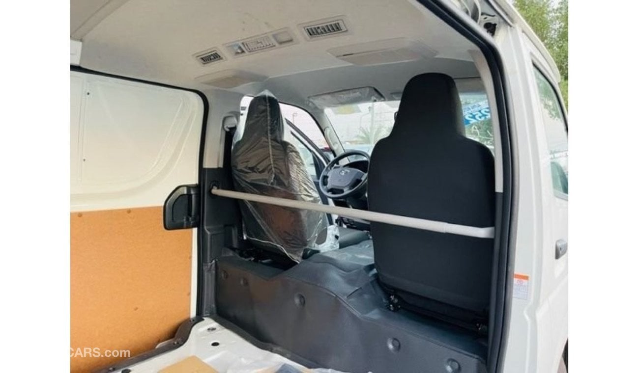 Toyota Hiace 2.5L CARGO STD ROOF