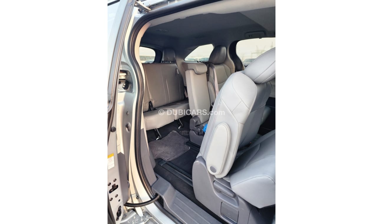 تويوتا سيينا TOYOTA Sienna XLE Hybrid  Full Option