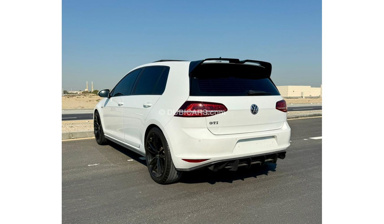 فولكس واجن جولف GTI فل اوبشن