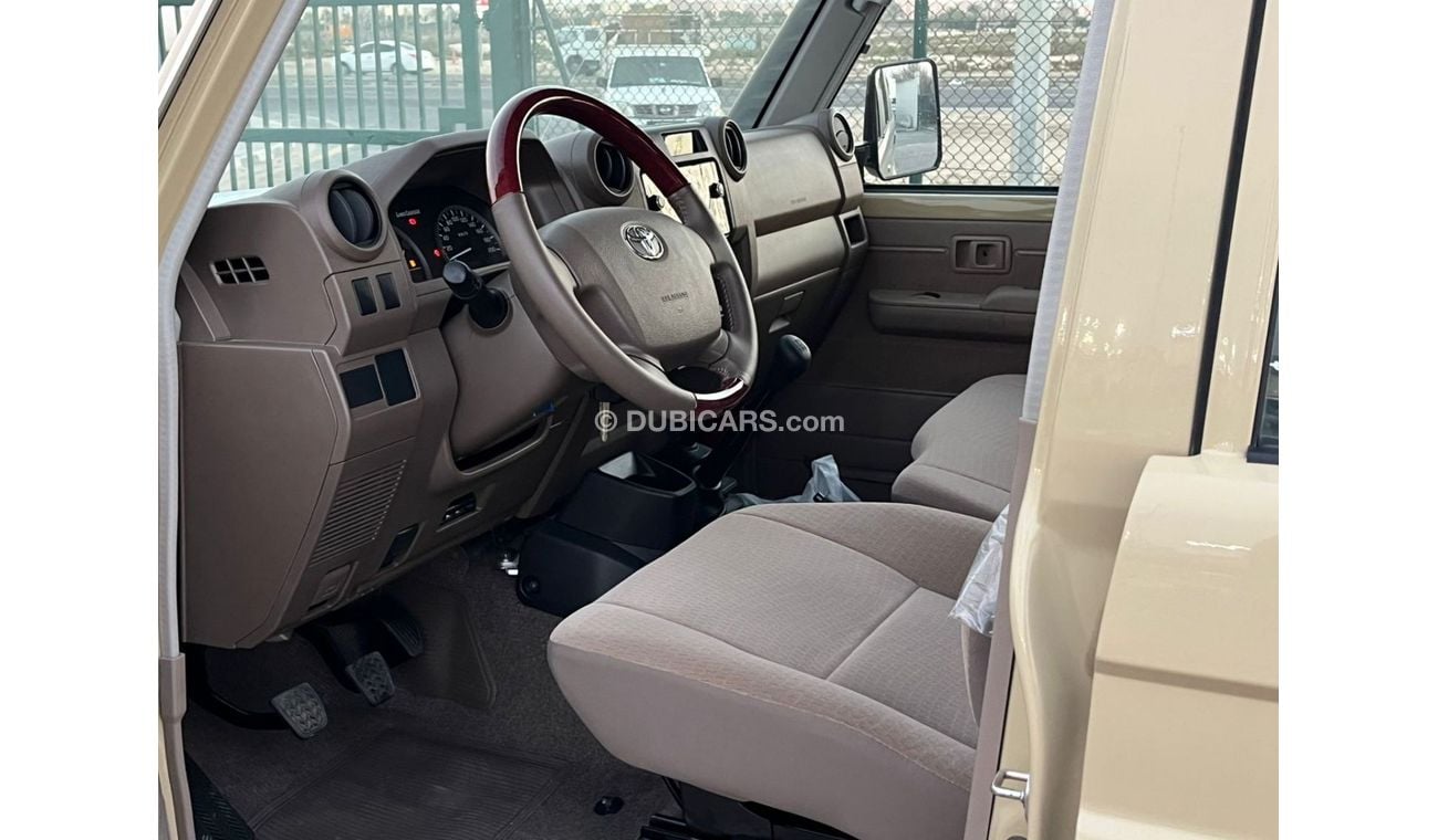 تويوتا لاند كروزر هارد توب TOYOTA LAND CRUISER 4.0 HARDTOP PETROL