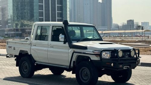 تويوتا لاند كروزر بيك آب Toyota landcruise pickup 2014 Model v8 Diesel Transmission. Automatic Interior Black 5 seater 4 Door