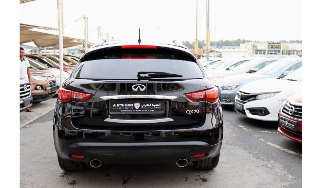 Infiniti QX70 Luxury ACCIDENTS FREE - GCC - FULL OPTION - PERFECT CONDITION INSIDE OUT