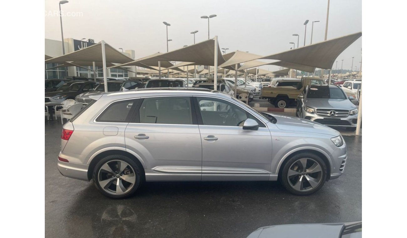 أودي Q7 45 TFSI quattro S-لاين Audi Q7 TFSI QUATTRO 45 SLINE