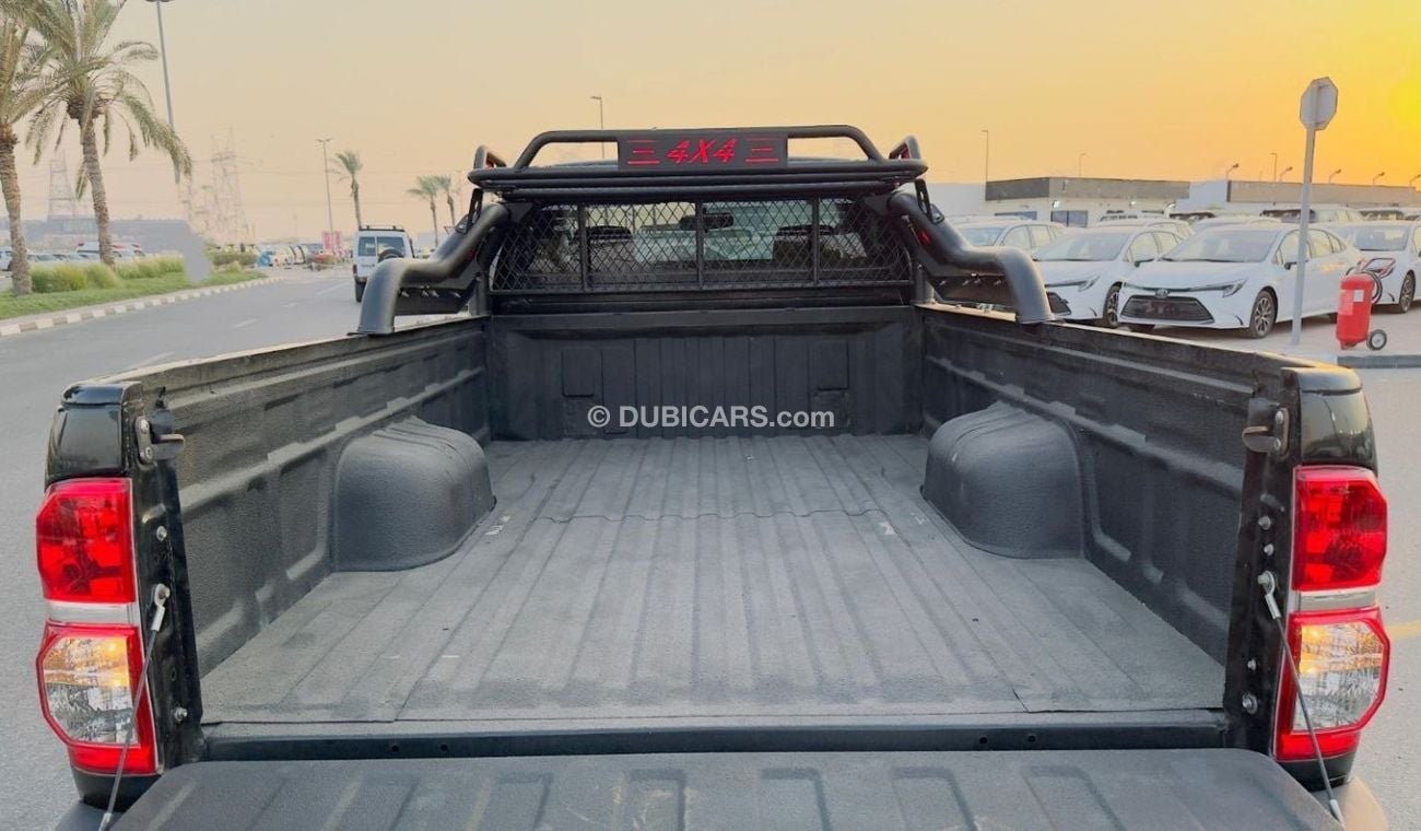 تويوتا هيلوكس SINGLE CABIN | 4 x 4 | PREMIUM SPORT BAR WITH BASKET 3.0L DIESEL | RHD | 2010 |