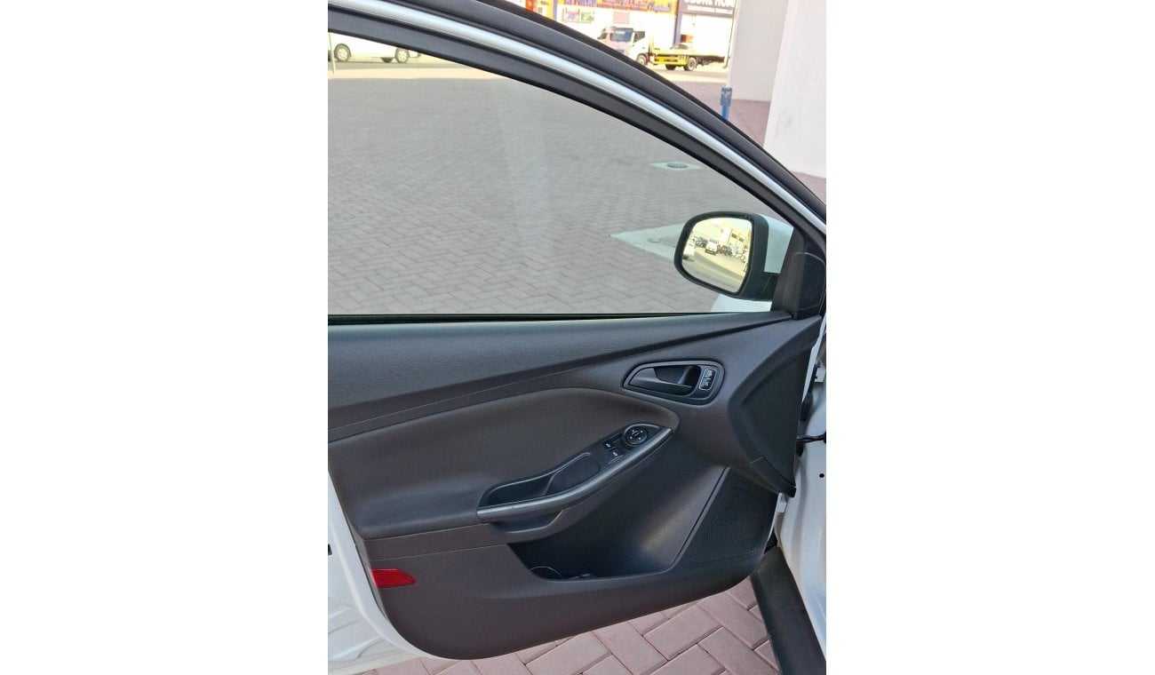 Ford Focus Ambiente 1.6L Hatchback