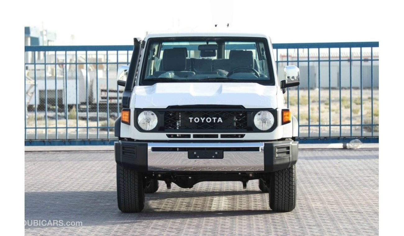 تويوتا لاند كروزر هارد توب 2024 Toyota LC76 4.0 Hard Top LX HI - أبيض من الداخل رمادي مزرق | للتصدير فقط