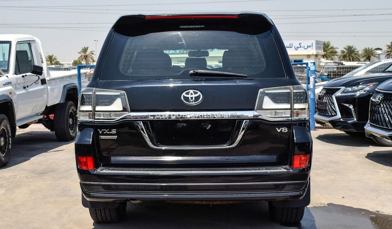 Toyota Land Cruiser left hand drive facelifted to new design maximum upgraded with best quality accessories for export o