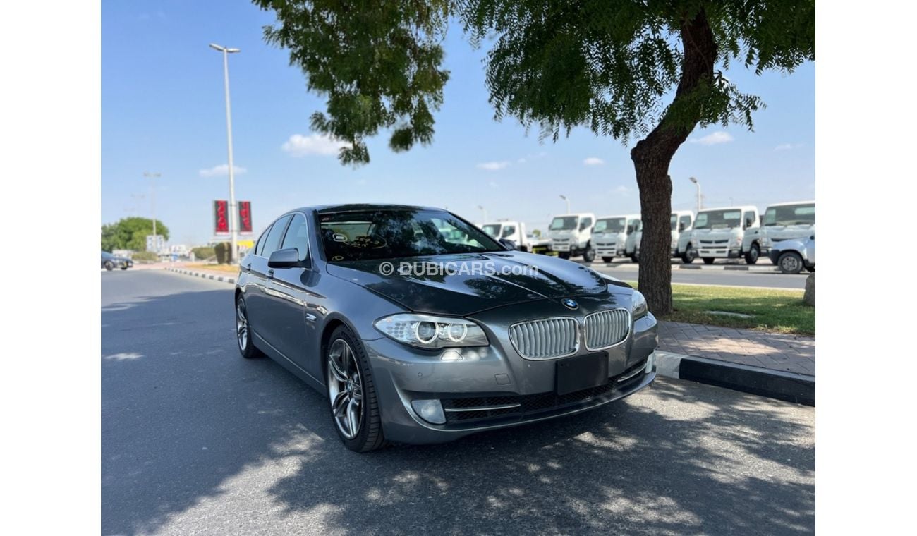 BMW 550i Std 4.4L (402 HP)