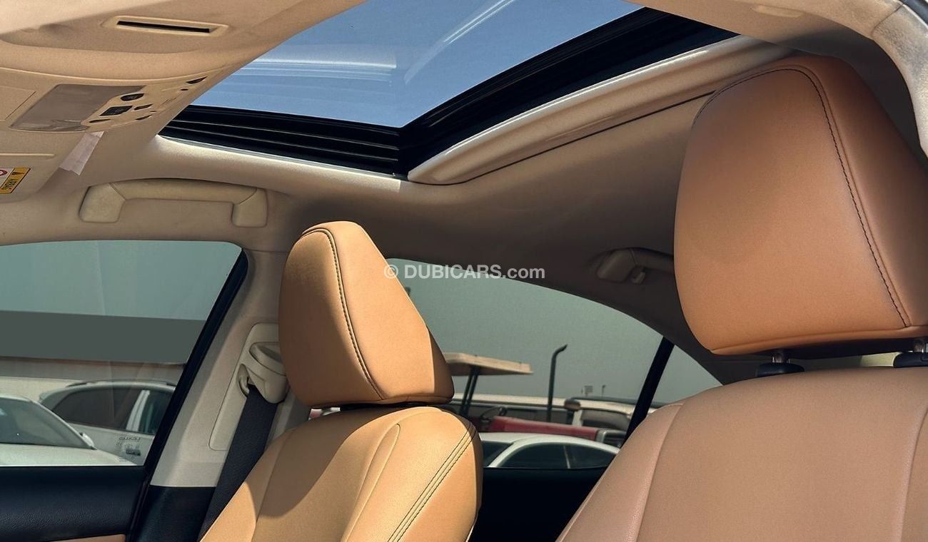 لكزس IS 300 Elegant 2.0L Premier 2019 Full Service History GCC