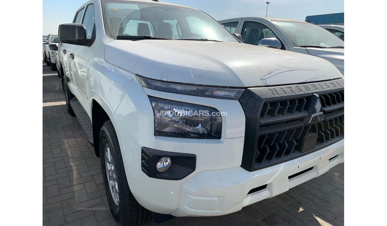 ميتسوبيشي L200 بنزين ام / تي 4 × 4 سعة 2.4 لتر كروم