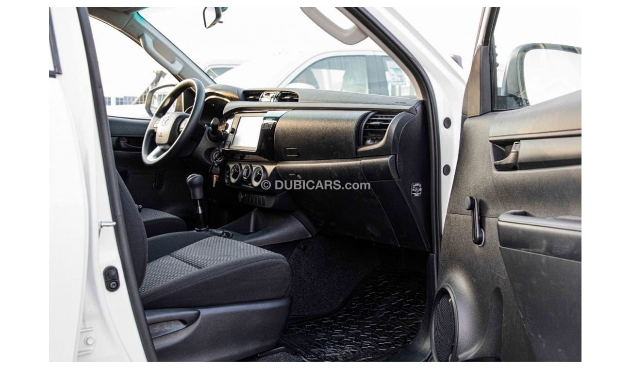 Toyota Hilux 2022 Toyota Hilux 4x4 DC 2.8 D MT - White inside Black