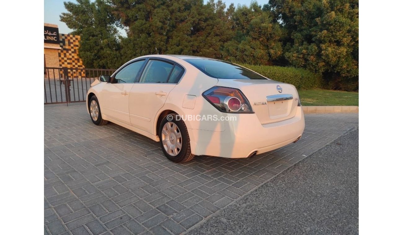 Nissan Altima Nissan Altima 2012 V4 2.5 full automatic