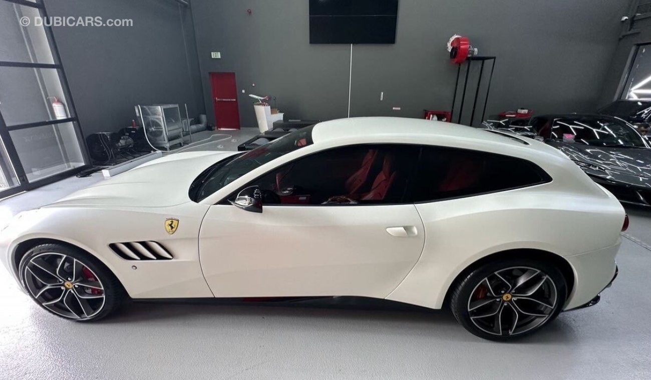 Ferrari GTC4Lusso T 3.9L V8 600hp