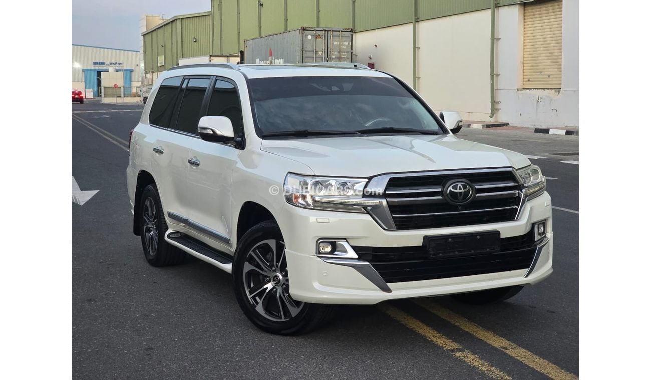 تويوتا لاند كروزر VXR 5.7L 4WD Toyota Land Cruiser VXR 5.7 S