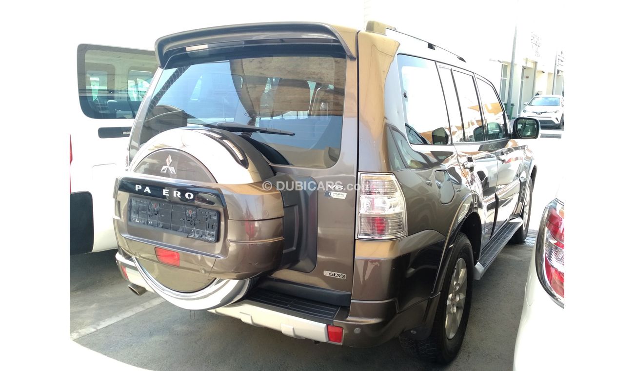 Mitsubishi Pajero BROWN  2014 GCC NUMBER 1 NO PAIN NO ACCIDENT PERFECT