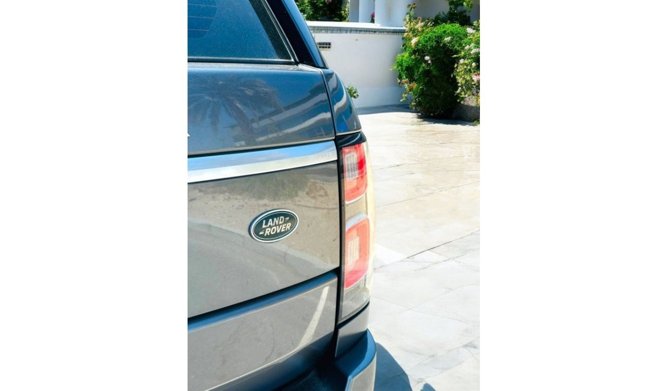 Land Rover Range Rover Vogue AED 3280 P.M | RANGE ROVER VOGUE SE 5.0SC V8 | GCC | LESS MILEAGE | LUXURY  CABIN